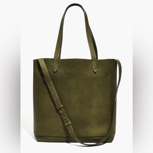 MADEWELL THE MEDIUM TRANSPORT TOTE IN DEEP WOODLAND.